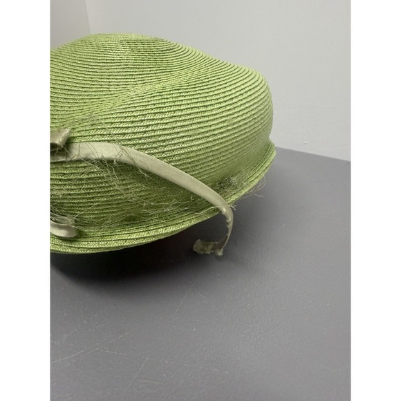 Vintage Union Made Lime Green Hat with Bow /charms Midcentury Fascinator #24‎ - Picture 2 of 7